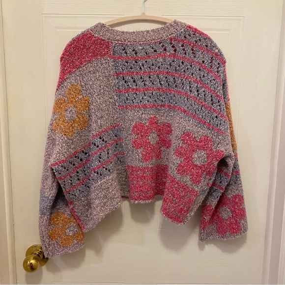 Flower Sweater - Picture 4 of 4